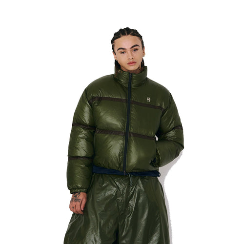 BSR2526FWJK019 model wearing product safe white background