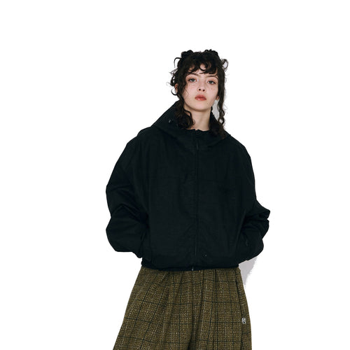 BSR2526FWJK102 model wearing product safe white background