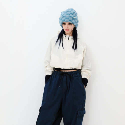 BSR2425FWJK158 model wearing product no color mask