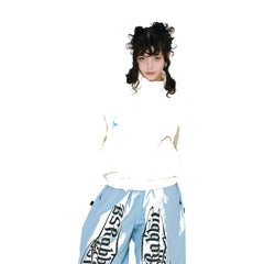 BSR2526FWJK123 model wearing product safe white background