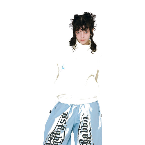 BSR2526FWJK123 model wearing product safe white background