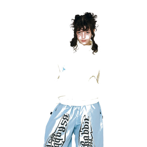 BSR2526FWJK123 model wearing product white background