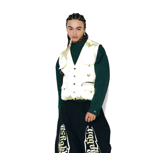 BSR2526FWJK129 model wearing product safe white background